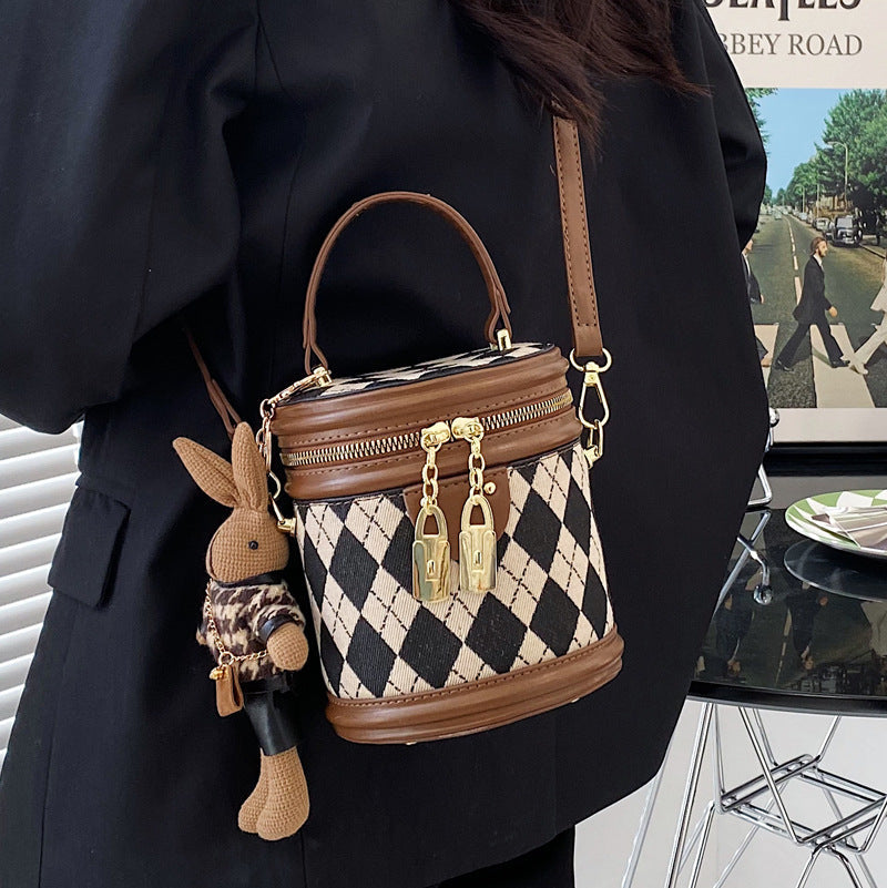 Fiorelle Women‘s Artisan Quilted Crossbody Bag Vintage Bunny Charm Bucket Tote